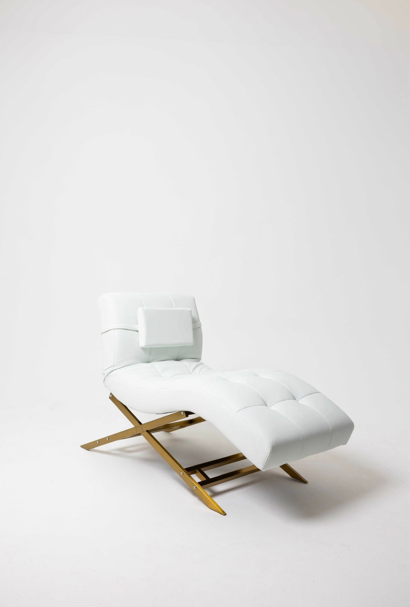 lash bed setup for beauty treatments